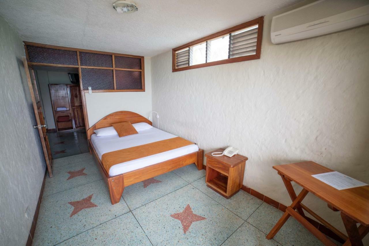 Hostal Estrella De Mar Puerto Ayora  Exterior photo